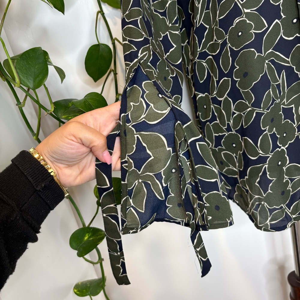 BANANA REPUBLIC Boyfriend Fit Green Blue Split Sleeve Button Down Floral Top - Picture 3 of 8